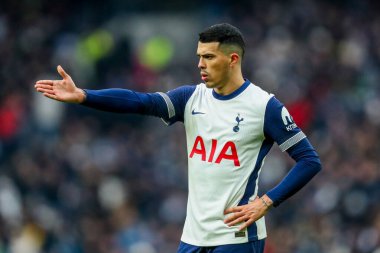 Tottenham Hotspur 'dan Pedro Porro, Premier League maçında Tottenham Hotspur' a karşı Newcastle United Tottenham Hotspur Stadyumu 'nda 4 Ocak 2024' te takım talimatları verdi.