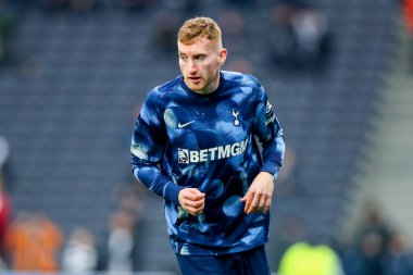 Tottenham Hotspur 'dan Dejan Kulusevski, Premier League karşılaşması öncesinde Tottenham Hotspur' a karşı Newcastle United Tottenham Hotspur Stadyumu 'nda 4 Ocak 2025' te ısındı.