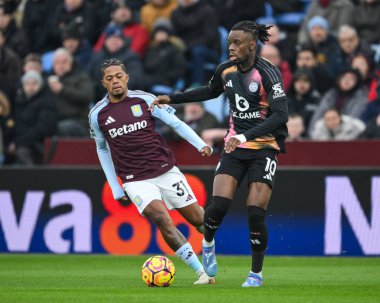 Leicester City 'den Stephy Mavididi, Premier Lig maçı sırasında İngiltere' nin Birmingham kentindeki Villa Park 'ta oynanan Aston Villa-Leicester maçında topla bir çıkış yaptı.