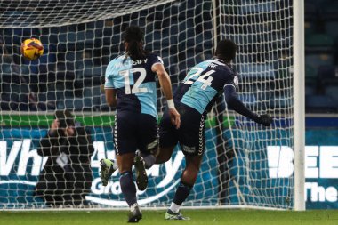 Wycombe Wanderers takımından Richard Kon, 4 Ocak 2024 'te Adams Park' ta Wycombe Wanderers 'a karşı oynanan Sky Bet 1 maçında 1-0 berabere kaldığı için ceza aldı.