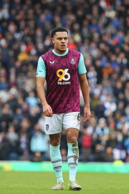 Burnley takımından CJ Egan-Riley Blackburn Rovers - Burnley maçında Ewood Park, Blackburn, İngiltere 'de 4 Ocak 2025