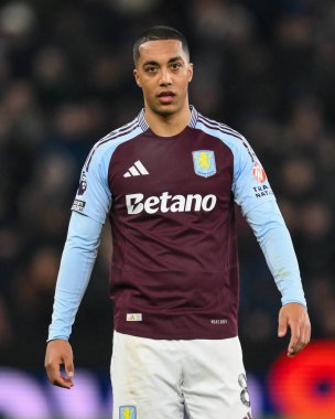 Aston Villa takımından Youri Tielemans Premier Lig maçında Aston Villa, Leicester City 'ye karşı Villa Park, Birmingham, Birleşik Krallık, 4 Ocak 2025