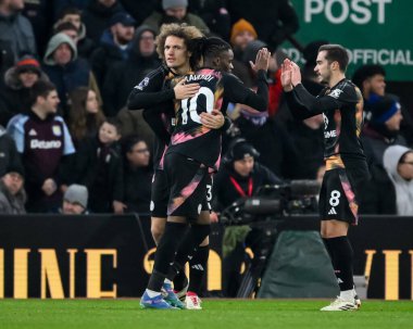 Leicester City 'den Stephy Mavididi, İngiltere' nin Birmingham kentindeki Villa Park 'ta oynanan Premier Lig karşılaşmasında 1-1 kazanma hedefini kutluyor.