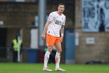 Blackpool takımından Oliver Casey, Wycombe Wanderers 'a karşı Adams Park, High Wycombe, İngiltere' de 4 Ocak 2024 'te oynanan maçta