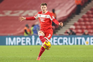 Middlesbrough 'dan Rav van den Berg, Middlesbrough, Birleşik Krallık Riverside Stadyumu' nda Middlesbrough - Cardiff City arasındaki Sky Bet Şampiyonası maçında pas attı.