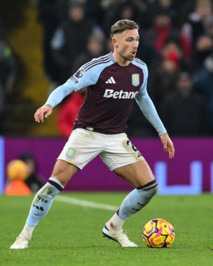 Aston Villa 'dan Matty Cash Premier Lig karşılaşmasında Aston Villa, Leicester City' ye karşı Villa Park, Birmingham, Birleşik Krallık, 4 Ocak 2024