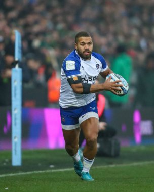 Bath Rugby 'den Ollie Lawrence, Gallagher Premiership maçında Northampton Saints - Bath Rugby maçında Franklin' s Gardens, Northampton, İngiltere 'deki Cinch Stadyumu' nda mola verdi.