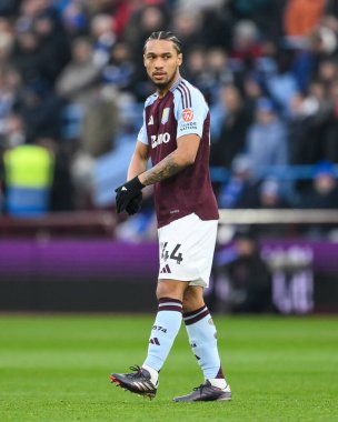 Aston Villa takımından Boubacar Kamara Premier Lig maçında Aston Villa, Leicester City 'ye karşı Villa Park, Birmingham, Birleşik Krallık, 4 Ocak 2025