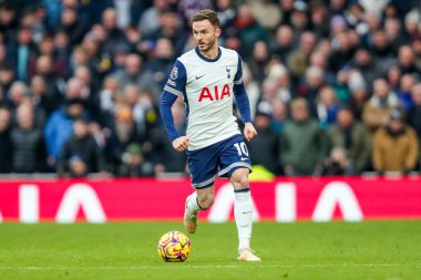 Tottenham Hotspur 'dan James Maddison Premier League maçında Tottenham Hotspur' a karşı Newcastle United 'ın Tottenham Hotspur Stadyumu, Londra, İngiltere, 4 Ocak 2025