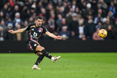 Leicester City 'den Conor Coady, Premier Lig maçı sırasında İngiltere' nin Birmingham kenti Villa Park 'ta Aston Villa ile Leicester City maçında karşılaşır.