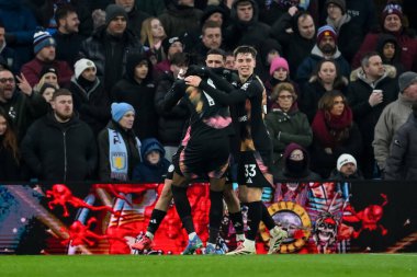 Leicester City 'den Stephy Mavididi, İngiltere' nin Birmingham kentindeki Villa Park 'ta oynanan Premier Lig karşılaşmasında 1-1 kazanma hedefini kutluyor.