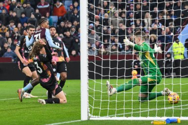 Aston Villa 'dan Leon Bailey Premier Lig maçında 2-1 öne geçiyor. Aston Villa, Leicester City' ye karşı Villa Park, Birmingham, İngiltere, 4 Ocak 202