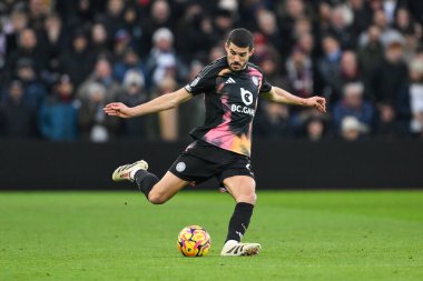 Leicester City 'den Conor Coady, Premier Lig maçı sırasında İngiltere' nin Birmingham kenti Villa Park 'ta Aston Villa ile Leicester City maçında karşılaşır.