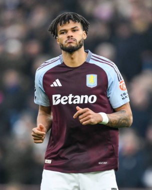 Aston Villa takımından Tyrone Mings Premier Lig maçında Aston Villa, Leicester City 'ye karşı Villa Park, Birmingham, Birleşik Krallık, 4 Ocak 2025