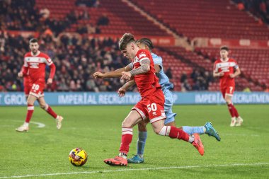 Middlesbrough takımından Ben Doak, Middlesbrough 'un 4 Ocak 2025' te Riverside Stadyumu 'nda oynanan Middlesbrough - Cardiff City maçında topu aldı.