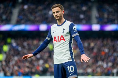 Tottenham Hotspur takımından James Maddison, Tottenham Hotspur 'un Newcastle United' a karşı 4 Ocak 2025 'te Londra' daki Tottenham Hotspur Stadyumu 'nda oynadığı Premier League maçında tepki gösterdi.