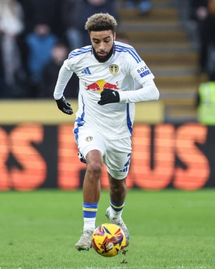 Leeds United takımının Jayden Bogle 'ı, 4 Ocak 2025' te MKM Stadyumu 'nda Hull City - Leeds United maçında maç yapıyor.