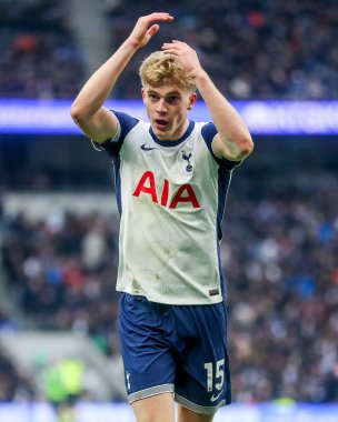 Tottenham Hotspur takımından Lucas Bergvall, Tottenham Hotspur 'a karşı Newcastle United' ın 4 Ocak 2025 'te Londra' daki Tottenham Hotspur Stadyumu 'nda oynanan Premier League maçında tepki gösterdi.