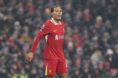 Liverpool 'dan Virgil van Dijk, 5 Ocak 2024' te Anfield, Liverpool, İngiltere 'de oynanan Premier League maçında tepki gösterdi.