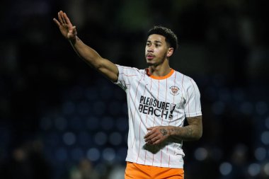 Blackpool 'dan Jordan Lawrence-Gabriel, 4 Ocak 2025' te Adams Park, High Wycombe, İngiltere 'de Wycombe' a karşı Wycombe Wanderers maçından sonra gezgin taraftarlara jest yapıyor.