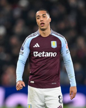 Aston Villa takımından Youri Tielemans Premier Lig maçında Aston Villa, Leicester City 'ye karşı Villa Park, Birmingham, Birleşik Krallık, 4 Ocak 2024