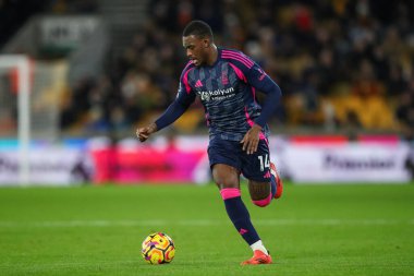 Nottingham Ormanı 'ndan Callum Hudson-Odoi, Premier League maçı sırasında topu Molineux, Wolverhampton, Birleşik Krallık' ta Wolverhampton Wanderers - Nottingham Forest maçında aldı.