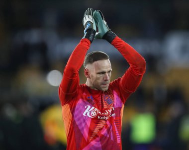 Nottingham Ormanı 'ndan Matz Sels, Premier League maçının sonunda Wolverhampton Wanderers, Nottingham Ormanı' na karşı Molineux, Wolverhampton, Birleşik Krallık, 6 Ocak 2024 'te oynanan karşılaşmada taraftarları alkışlıyor.