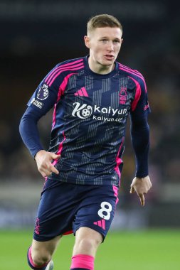 Nottingham Ormanı 'ndan Elliot Anderson Premier League maçı sırasında Wolverhampton Wanderers, Nottingham Ormanı' na karşı Molineux, Wolverhampton, İngiltere, 6 Ocak 2025