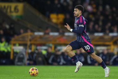 Nottingham Ormanı 'ndan Morgan Gibbs-White, Premier League maçı sırasında topu Molineux, Wolverhampton, Birleşik Krallık' ta Wolverhampton Wanderers - Nottingham Forest maçında attı.