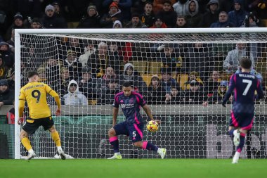 Nottingham Ormanı 'ndan Murillo Premier Lig maçı sırasında Molineux, Wolverhampton, İngiltere' de oynanan Wolverhampton Wanderers-Nottingham Ormanı maçında bir atışı engelledi.