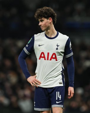 Tottenham Hotspur takımından Archie Gray, 8 Ocak 2025 'te Londra' daki Tottenham Hotspur Stadyumu 'nda oynanan Carabao Kupası Yarı Finali' nde Liverpool 'a karşı birinci bacak Tottenham Hotspur maçında yarışacak.