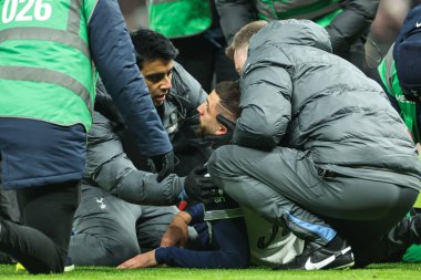 Tottenham Hotspur takımından Rodrigo Bentancur, 8 Ocak 2025 tarihinde Londra 'daki Tottenham Hotspur Stadyumu' nda oynanan Carabao Kupası Yarı Finalleri 'nde Liverpool' a karşı birinci bacak Tottenham Hotspur maçında tedavi gördü.