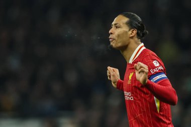 Liverpool 'dan Virgil van Dijk Carabao Kupası Yarı Finalleri sırasında Tottenham Hotspur' a karşı Liverpool Tottenham Hotspur Stadyumu, Londra, Birleşik Krallık, 8 Ocak 2025