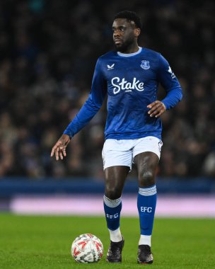 Everton 'dan Orel Mangala, 9 Ocak 2025 tarihinde İngiltere' nin Liverpool kentinde Goodison Park 'ta oynanan 3. tur karşılaşmasında Everton, Peterborough United' a karşı.