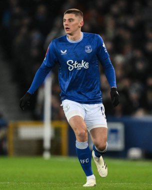 Everton 'dan Vitaliy Mykolenko, 9 Ocak 2025 tarihinde İngiltere' nin Liverpool kentinde Goodison Park 'ta oynanan 3.