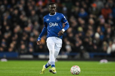 Everton 'dan İdrissa Gueye, 9 Ocak 2025 tarihinde İngiltere' nin Liverpool kentinde Goodison Park 'ta oynanan 3.