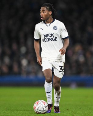 Peterborough United takımından Donay O 'Brien-Brady, 9 Ocak 2025 tarihinde İngiltere' nin Liverpool kentinde Goodison Park 'ta oynanan 3.