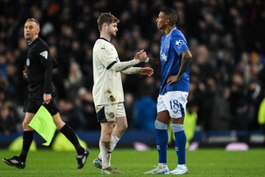 Peterborough United 'dan Cian Hayes ve Everton' dan Ashley Young, 9 Ocak 2025 tarihinde İngiltere 'nin Liverpool kentinde oynanan 3.