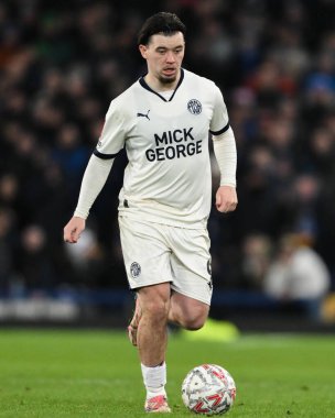 Peterborough United takımından Chris Conn-Clarke, 9 Ocak 2025 tarihinde İngiltere 'nin Liverpool kentinde Goodison Park' ta oynanan 3.