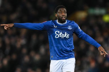 Everton 'dan Orel Mangala, 9 Ocak 2025 tarihinde İngiltere' nin Liverpool kentinde Goodison Park 'ta oynanan 3.