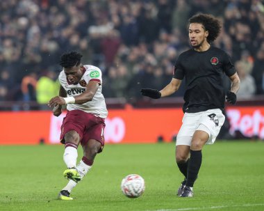 West Ham United takımından Muhammed Kudus, Birleşik Krallık 'ın başkenti Birmingham' daki Villa Park 'ta oynanan 3.