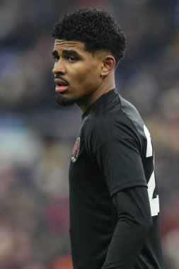Aston Villa 'dan Ian Maatsen, Birleşik Krallık' ın Birmingham kentindeki Villa Park 'ta oynanan 3. Aston Villa vs West Ham United karşılaşmasında 150. yıl dönümü takımını giymişti.