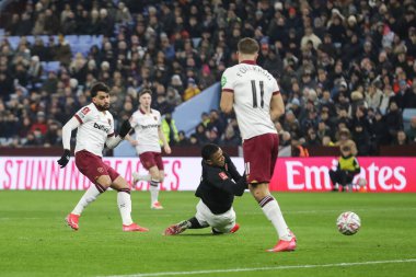 West Ham United takımından Lucas Paquet, Birleşik Krallık 'ın Birmingham kentindeki Villa Park' ta oynanan 3. Aston Villa-West Ham karşılaşmasında 1-0 berabere kaldı.