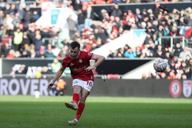 Bristol City 'den Scott Twine, 11 Ocak 2025 tarihinde İngiltere' nin başkenti Bristol 'da oynanan Bristol City' nin Wolverhampton Wanderers 'a karşı oynadığı 3.