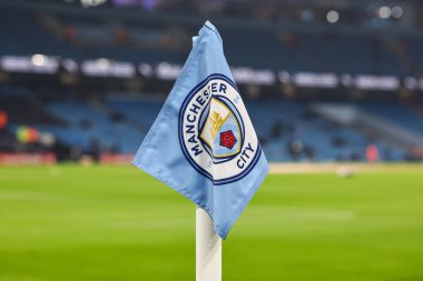 Etihad Stadyumu 'nun genel bir görüntüsü ve Manchester City' nin markalı köşe bayrağı, 11 Ocak 2025 tarihinde Etihad Stadyumu 'nda oynanan 3.