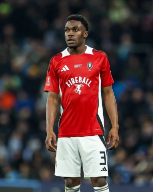 Salford City 'den Kevin Berkoe, 11 Ocak 2025 tarihinde Birleşik Krallık Etihad Stadyumu' nda oynanan 3.