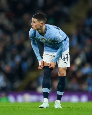 Manchester City 'den Phil Foden, 11 Ocak 2025 tarihinde Etihad Stadyumu' nda oynanan ve Manchester City 'nin Salford City' ye karşı oynadığı 3.