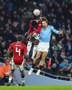 Salford City 'den Kylian Kouassi ve Manchester City' den Jack Grealish, 11 Ocak 2025 tarihinde Etihad Stadyumu 'nda oynanan 3.