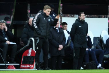 Newcastle United 'ın Eddie Howe Müdürü, 12 Ocak 2025 tarihinde İngiltere' nin Newcastle kentindeki St. James 's Park' ta oynanan 3.
