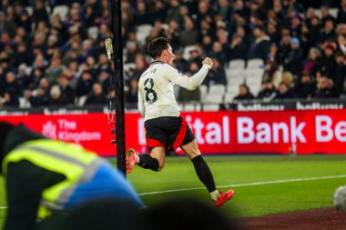 Fulhamc 'tan Harry Wilson, Premier League maçında West Ham United Fulham' a karşı Londra Stadyumu 'nda 14 Ocak 2025' te oynanan maçta 3-2 'lik galibiyetini kutluyor.